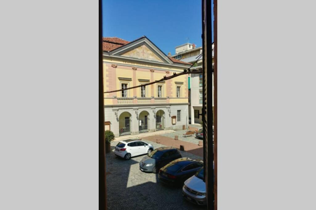 Dolce Eporedia Intero Alloggio Nel Centro Storico Івреа Екстер'єр фото